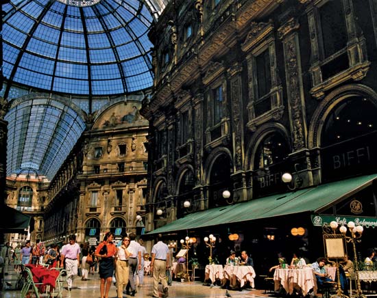 Photograph:Shoppers in the Galleria Vittorio Emanuele II, Milan, Italy.